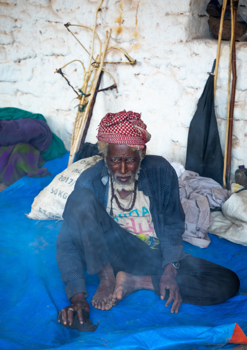 Oromo pilgrim old man in Sheikh Hussein shrine, Oromia, Sheik Hussein, Ethiopia