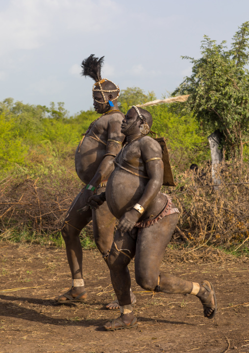 Bodi tribe fat men running during Kael ceremony, Omo valley, Hana Mursi, Ethiopia