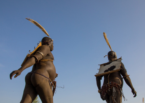 Bodi tribe fat men running during Kael ceremony, Omo valley, Hana Mursi, Ethiopia