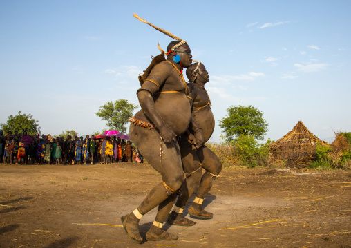 Bodi tribe fat men running during Kael ceremony, Omo valley, Hana Mursi, Ethiopia