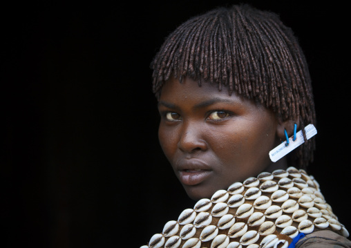 Bana Tribe Woman With Traditional Hairstyle, A Necklace Made Of Shelves And Sim Card As Earring, Key Afer, Omo Valley, Ethiopia