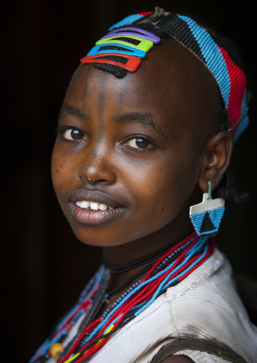 Tsemay tribewoman, Key afer, Omo valley, Ethiopia