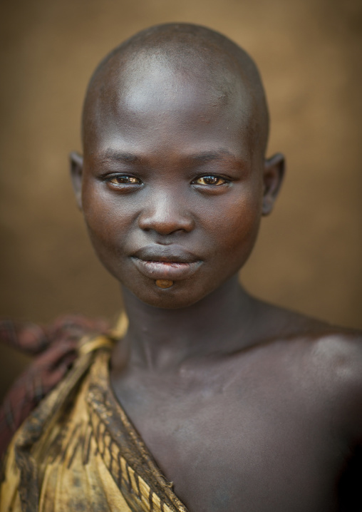 Bodi Tribe Young Woman, Hana Mursi, Omo Valley, Ethiopia