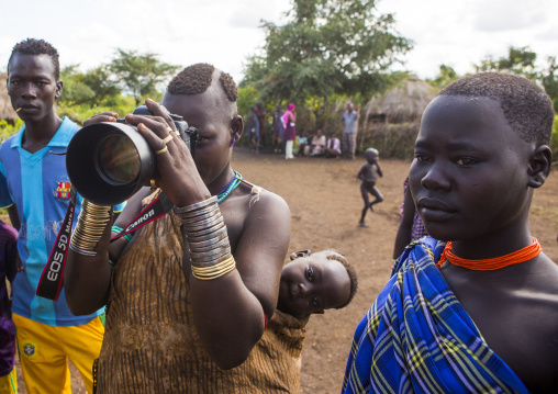 Bodi Tribe Woman Taking Piotures With A Canon Camera, Hana Mursi, Omo Valley, Ethiopia