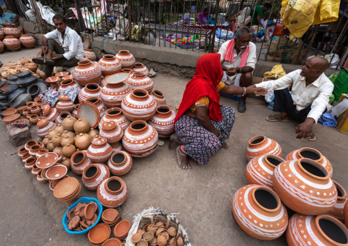 Side shop selling pottery, Rajasthan, Bundi, India