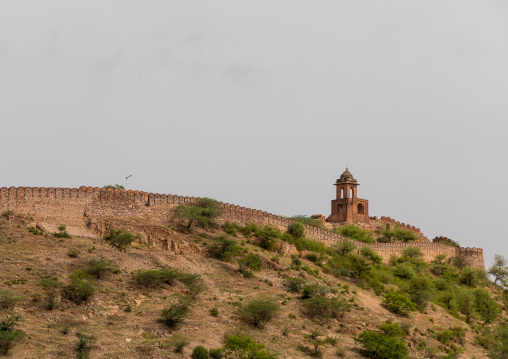 The long wall surrounding Amer fort, Rajasthan, Amer, India