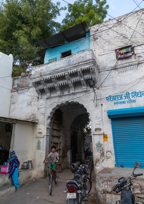 Gate of an old haveli, Rajasthan, Jodhpur, India