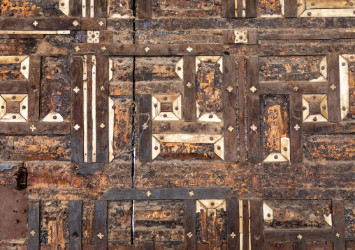 Ornate wooden door in Taragarh fort, Rajasthan, Bundi, India