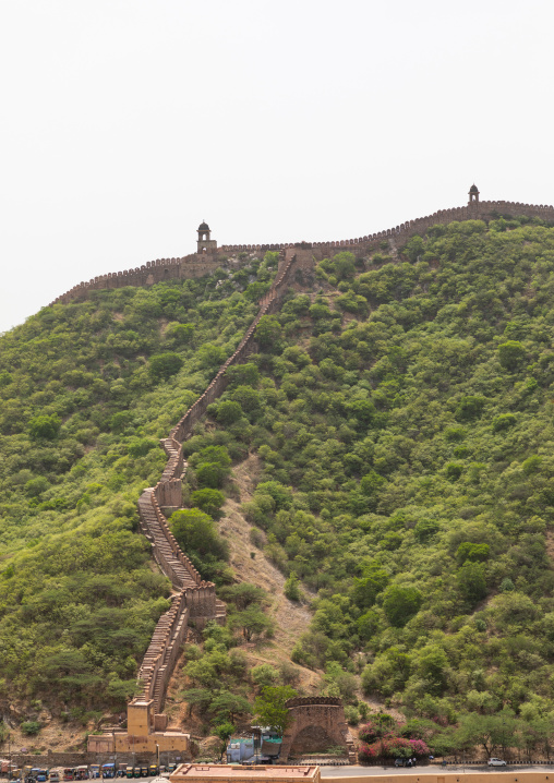 The long wall surrounding Amer fort, Rajasthan, Amer, India
