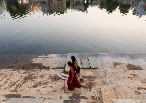 Indian women walking along Gangaur ghat, Rajasthan, Udaipur, India