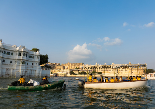 Tourists on a boat in front of the Taj lake palace hotel on lake Pichola, Rajasthan, Udaipur, India