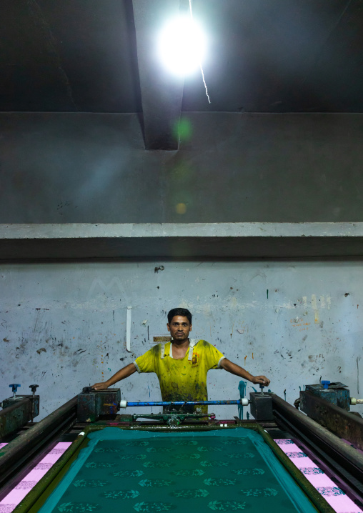 Indian worker in a saree factory, Rajasthan, Sanganer, India