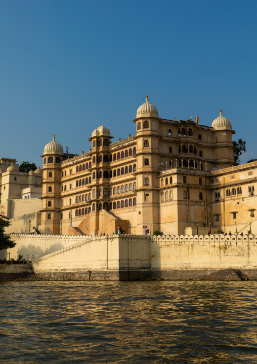 The city palace alongside lake Pichola, Rajasthan, Udaipur, India