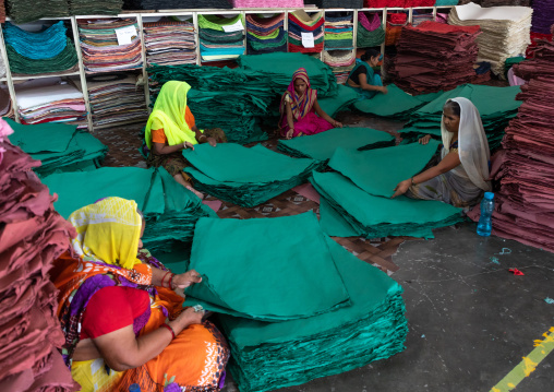 Indian workers in Salim's paper handmade paper factory, Rajasthan, Sanganer, India
