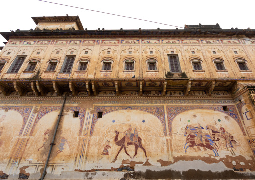 Old haveli with lavishly painted walls, Rajasthan, Nawalgarh, India