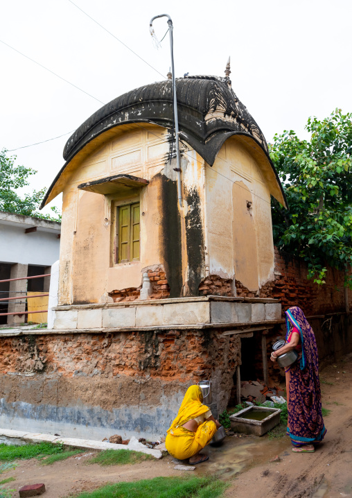 Ancient well with chhattris to provide shade to the women who collect water, Rajasthan, Nawalgarh, India