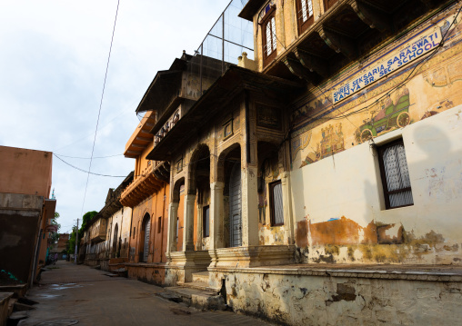 Old haveli with lavishly painted walls, Rajasthan, Nawalgarh, India