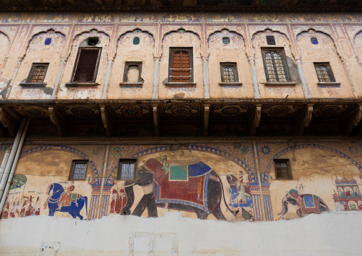 Old haveli with lavishly painted walls, Rajasthan, Nawalgarh, India