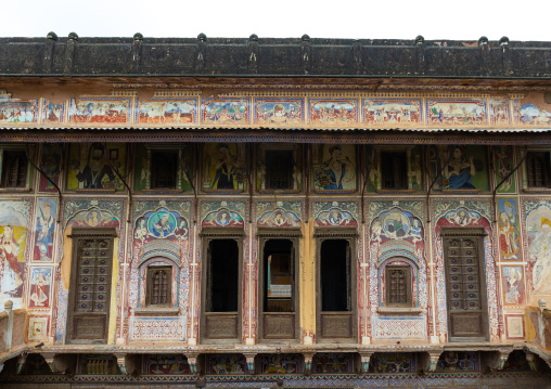 Old haveli with lavishly painted walls, Rajasthan, Nawalgarh, India