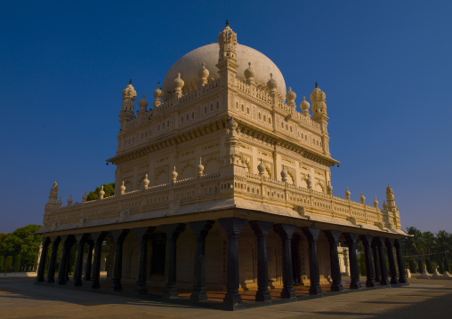 The Gumbaz, Muslim Mausoleum Of Sultan Tipu And His Relatives, The Tiger Of Mysore, Srirangapatna, India