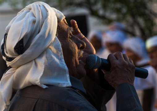 old man singing during a wedding ceremony, Hormozgan, Bandar-e Kong, Iran