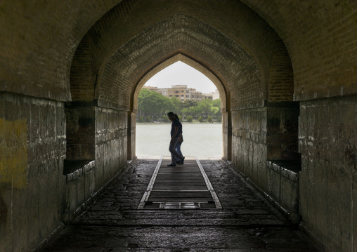 Khaju bridge pol-e khaju spanning the zayandeh river, Isfahan province, Isfahan, Iran