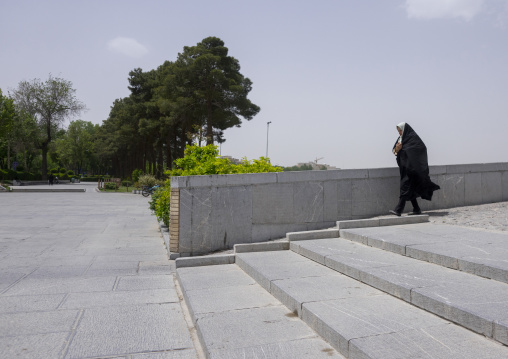 Khaju bridge pol-e khaju spanning the zayandeh river, Isfahan province, Isfahan, Iran