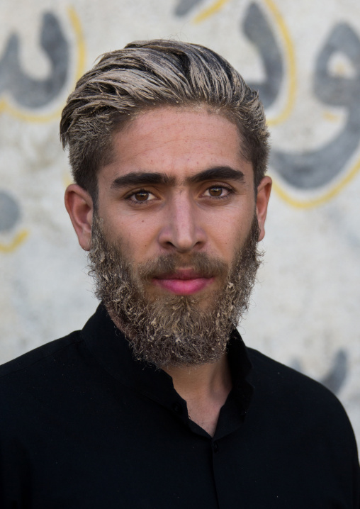 Iranian shiite muslim man mourning Imam Hussein on Tasua during the Chehel Manbar ceremony one day before Ashura, Lorestan Province, Khorramabad, Iran