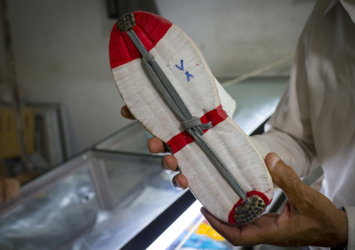 Klash Kurdish Shoes, Kermanshah, Iran