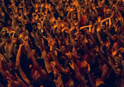 Iranian Shiite Muslim Mourners From The Mad Of Hussein Community Chanting And Self-flagellating During Muharram, Isfahan Province, Kashan, Iran