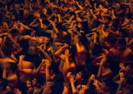 Iranian Shiite Muslim Mourners From The Mad Of Hussein Community Chanting And Self-flagellating During Muharram, Isfahan Province, Kashan, Iran