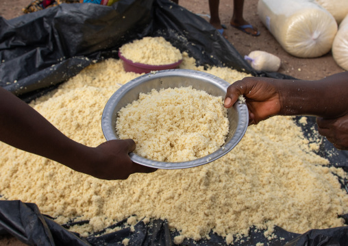 African women making attiéké, Région des Lacs, Sakiare, Ivory Coast