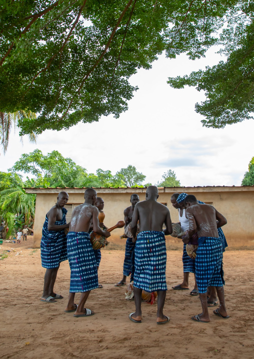 Musicians performing during a Goli sacred mask dance in Baule tribe, Région des Lacs, Bomizanbo, Ivory Coast