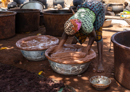 Senufo woman prepairing shea butter in a traditional karité factory, Savanes district, Tcheregnimin, Ivory Coast
