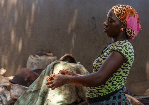 Senufo woman prepairing shea butter in a traditional karité factory, Savanes district, Tcheregnimin, Ivory Coast