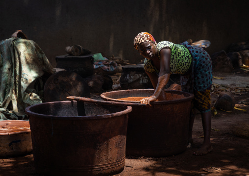 Senufo woman prepairing shea butter in a traditional karité factory, Savanes district, Tcheregnimin, Ivory Coast