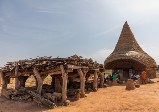 Palver hut and Senufo fetish house whose roof gets a new layer every year, Savanes district, Niofoin, Ivory Coast