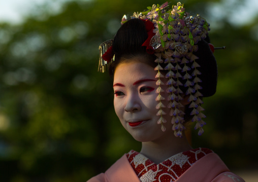 Portrait of a 16 years old maiko called chikasaya, Kansai region, Kyoto, Japan