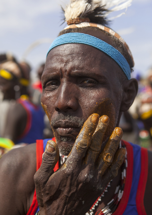 Men make up in dassanech tribe, Turkana lake, Loiyangalani, Kenya