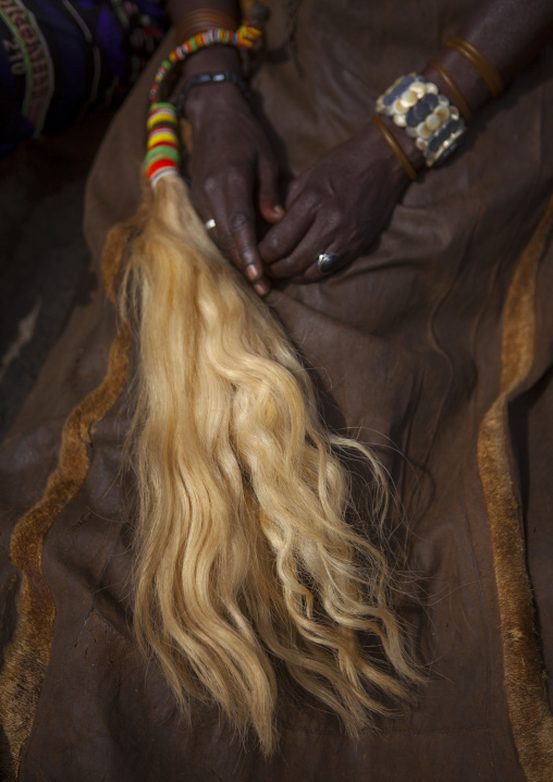 Turkana tribe flyswatter, Turkana lake, Loiyangalani, Kenya
