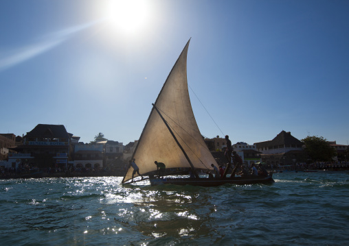 Dhow sailing on indian ocean, Lamu County, Lamu, Kenya