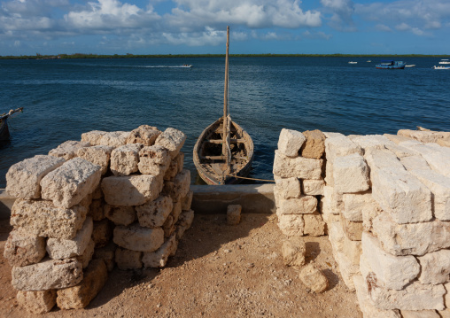 Dhow in the port transporting coral blocks, Lamu County, Lamu, Kenya