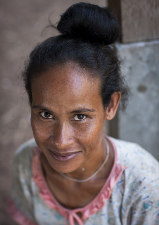 Bru minority woman, Phonsaad, Laos