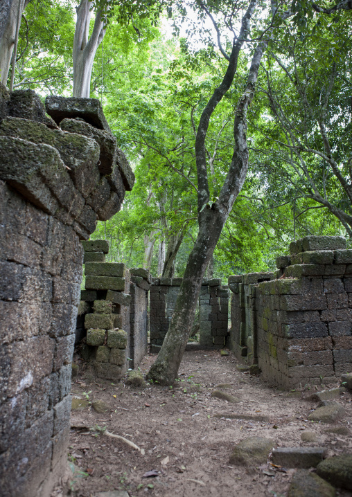 Oumong temple khmer ruins, Ban lak seesip, Laos