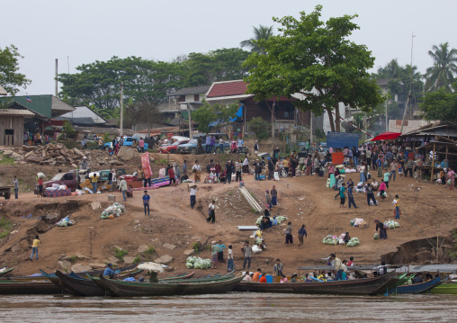 Border on the mekong river between laos and thailand, Houei xay, Laos