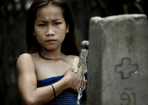 Khmu minority girl taking a shower, Xieng khouang, Laos