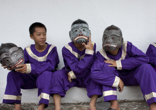 Kids during pii mai lao new year celebration, Luang prabang, Laos