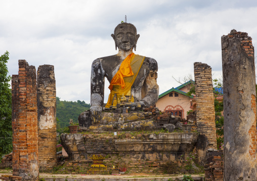Buddha at wat phia ruins, Phonsavan, Laos