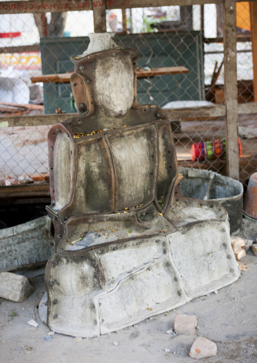 Making of a buddha statue, Savannakhet, Laos