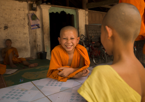 Novice buddhist monks, Nam deng, Laos